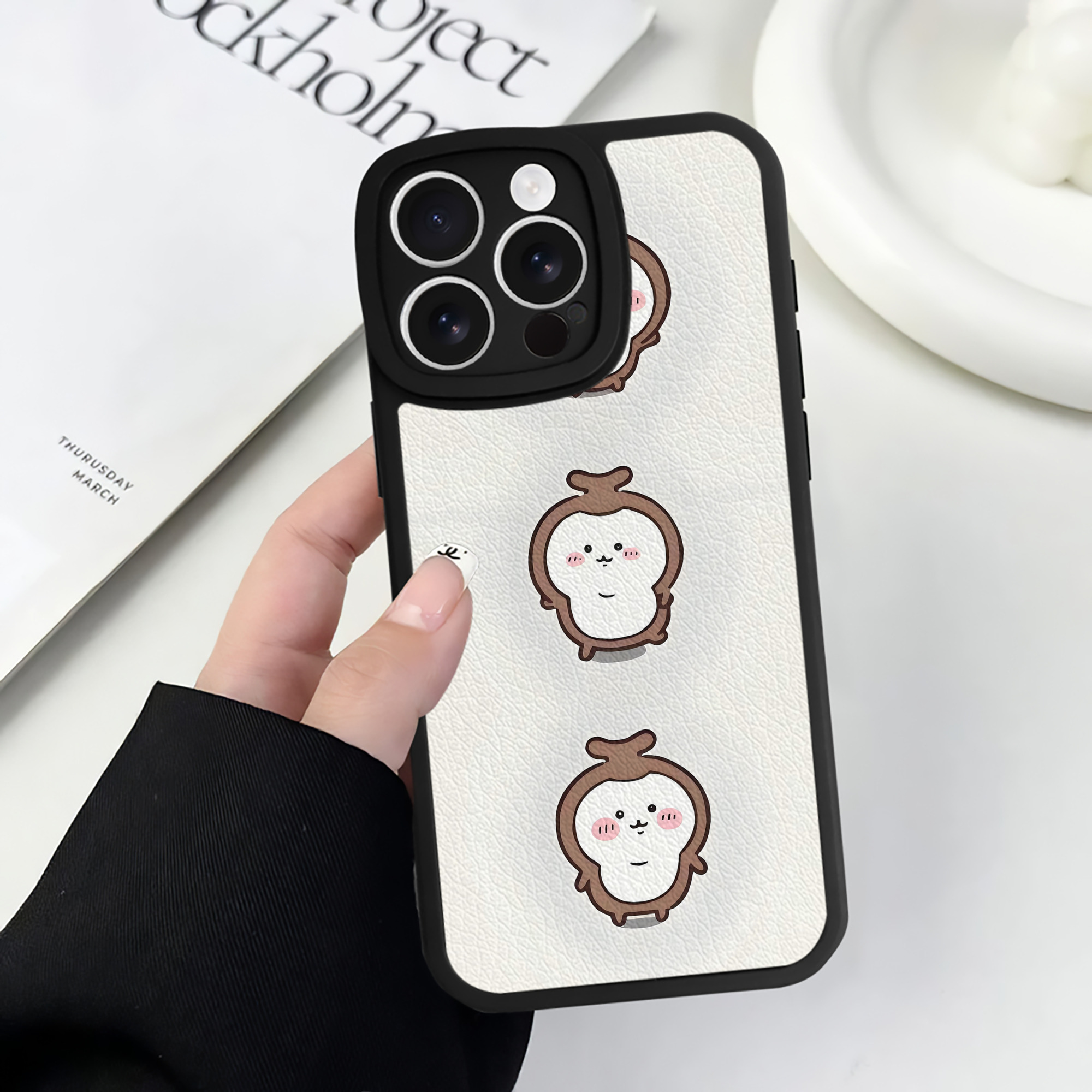（画像用） ちいかわ Chii-kawa 【iPhone 16シリーズ対応】シリコンスマホケース（レザー調） 材質：シリコン